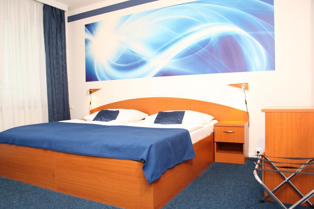 Hotel Krystal Hodonín Esterno foto