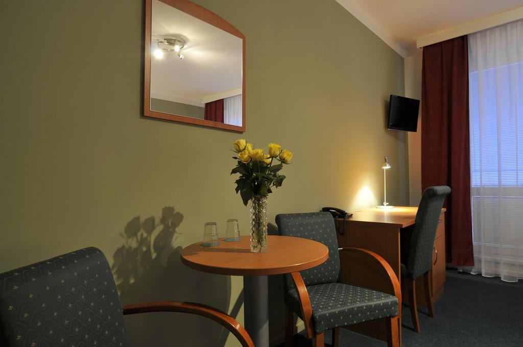Hotel Krystal Hodonín Esterno foto