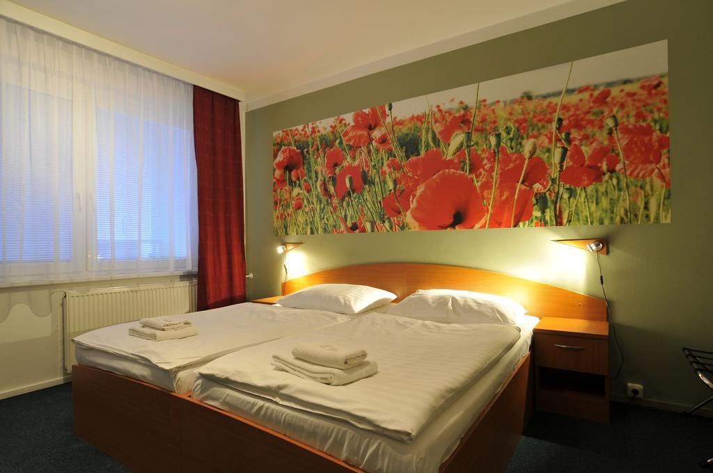 Hotel Krystal Hodonín Esterno foto