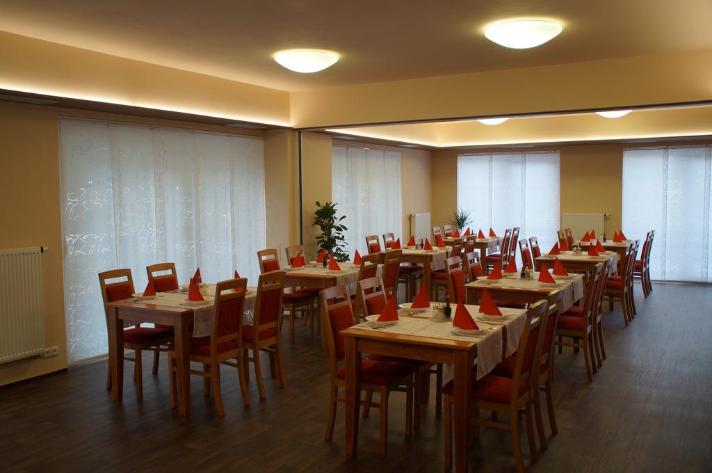 Hotel Krystal Hodonín Esterno foto