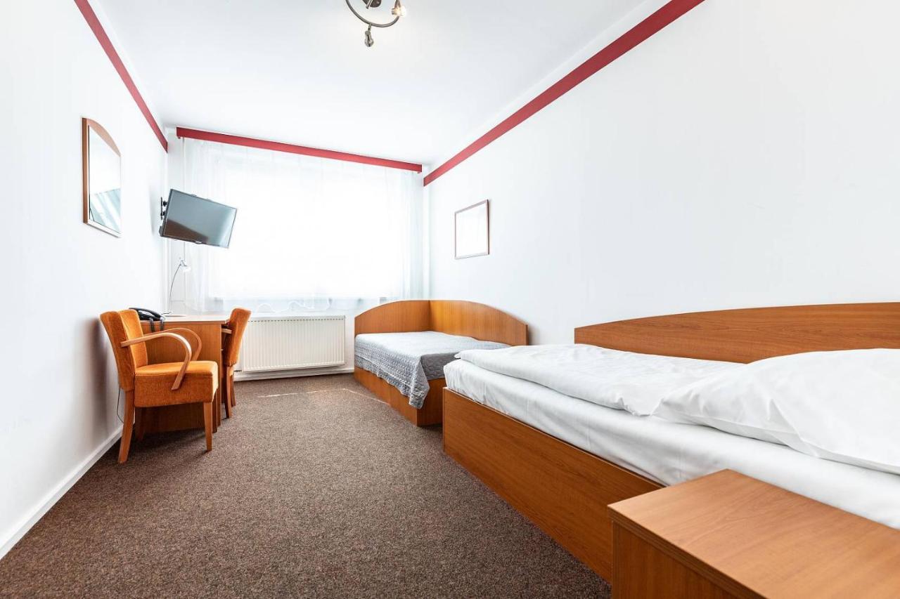 Hotel Krystal Hodonín Esterno foto