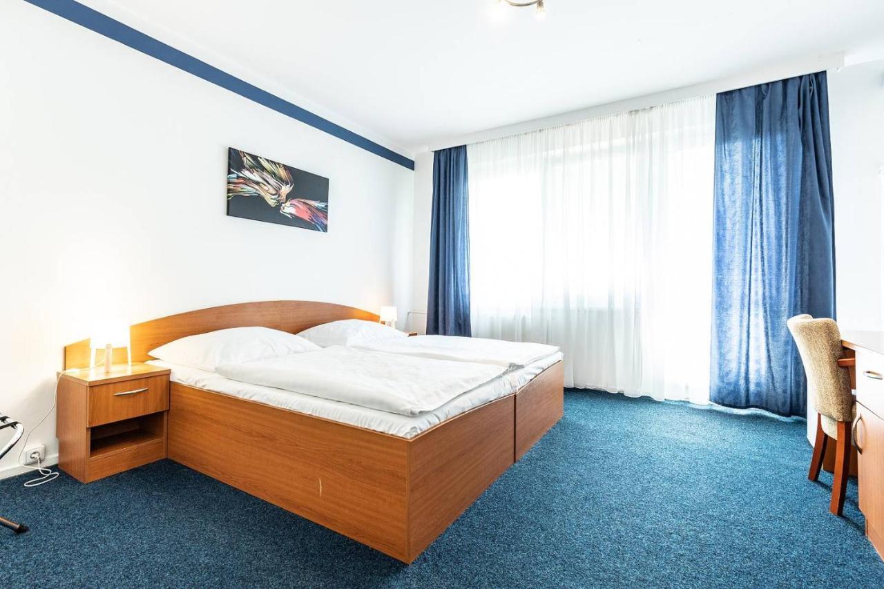 Hotel Krystal Hodonín Esterno foto