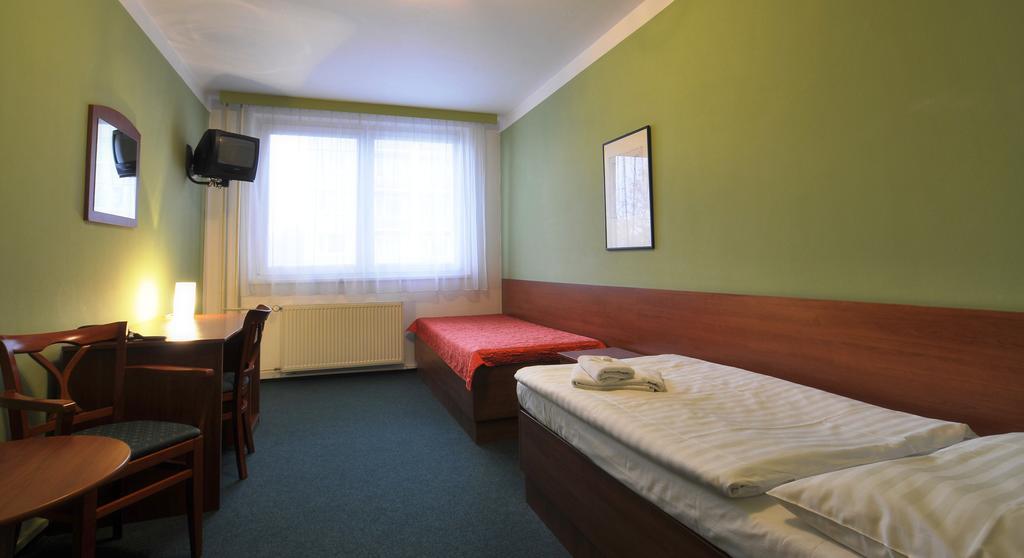 Hotel Krystal Hodonín Esterno foto
