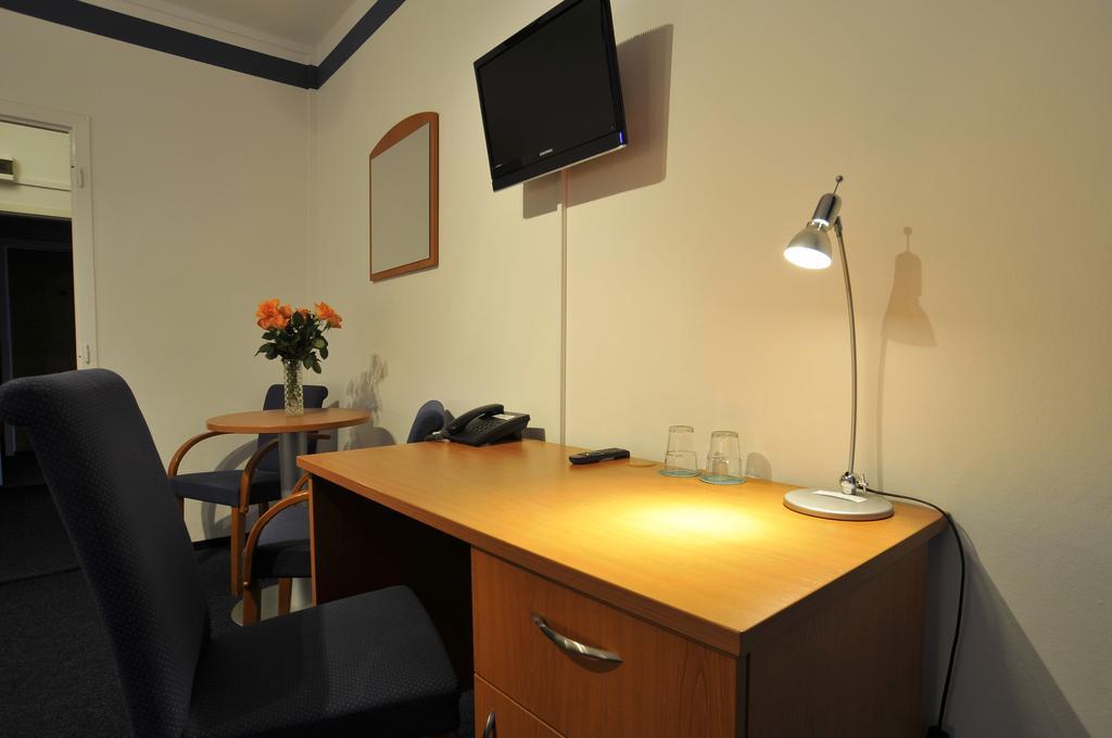 Hotel Krystal Hodonín Esterno foto