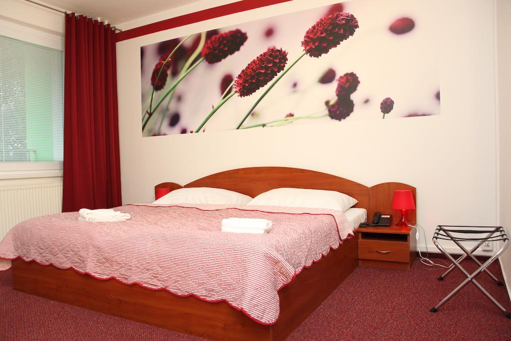 Hotel Krystal Hodonín Esterno foto